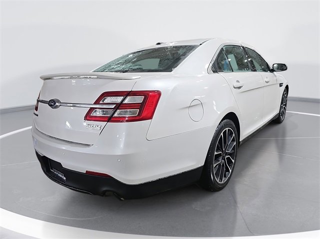 2017 Ford Taurus SHO photo 3