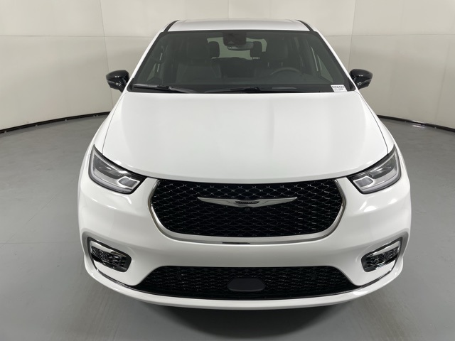 2025 Chrysler Pacifica photo 3