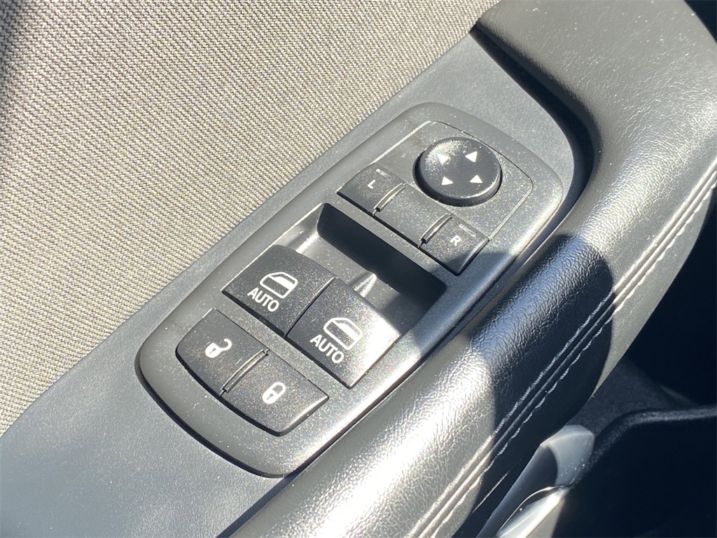 2019 Dodge Challenger SXT photo 17