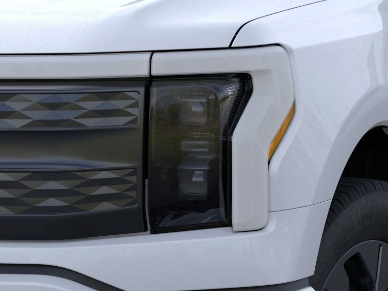 2025 Ford F-150 Lightning Lariat photo 19