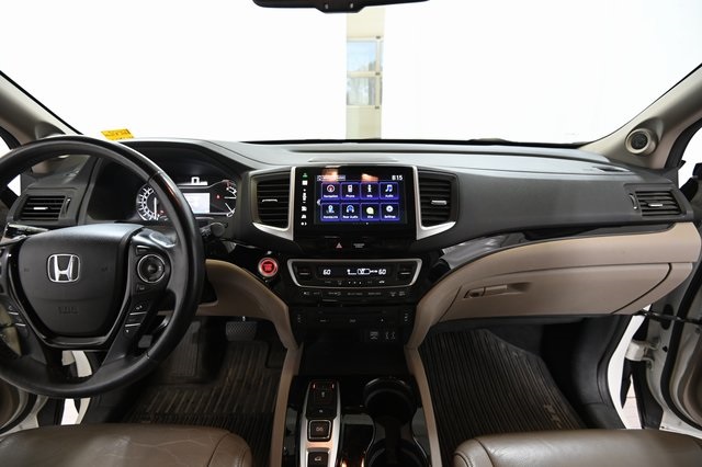 2016 Honda Pilot Touring photo 2