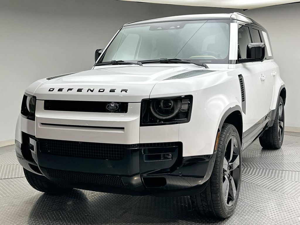 2026 Land Rover Defender X-Dynamic SE's photo