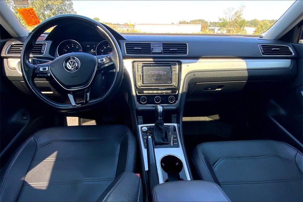 2019 Volkswagen Passat 2.0T Wolfsburg Edition photo 15