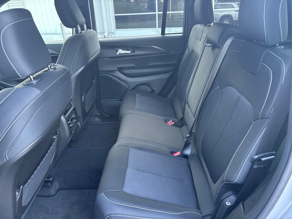 2024 Jeep Cherokee Limited 4xe photo 11