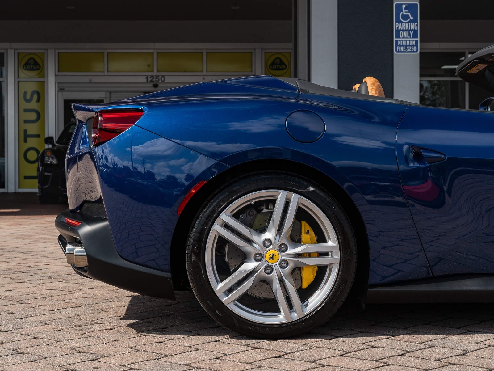 2019 Ferrari Portofino photo 22