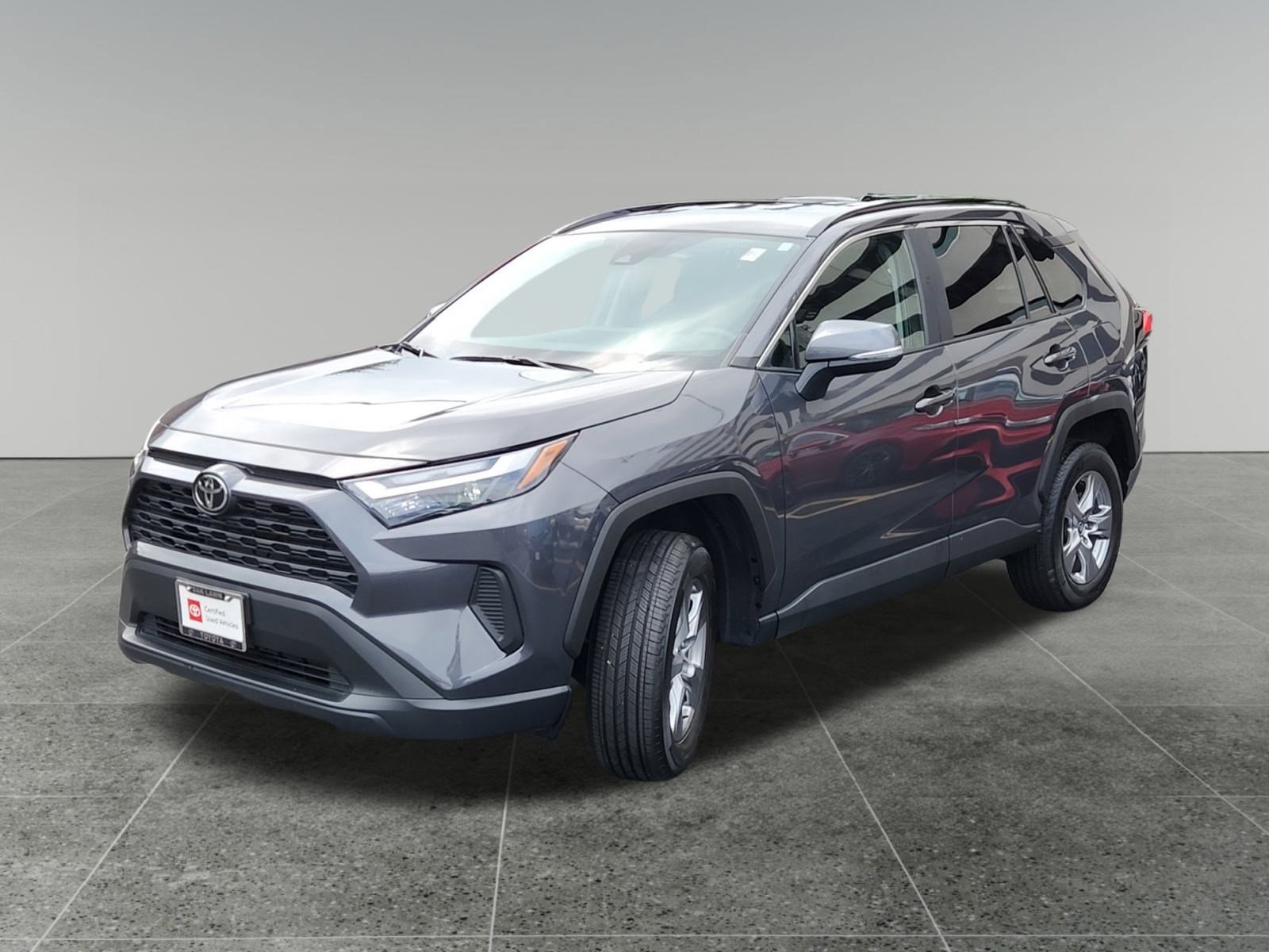2025 Toyota RAV4 XLE photo 3