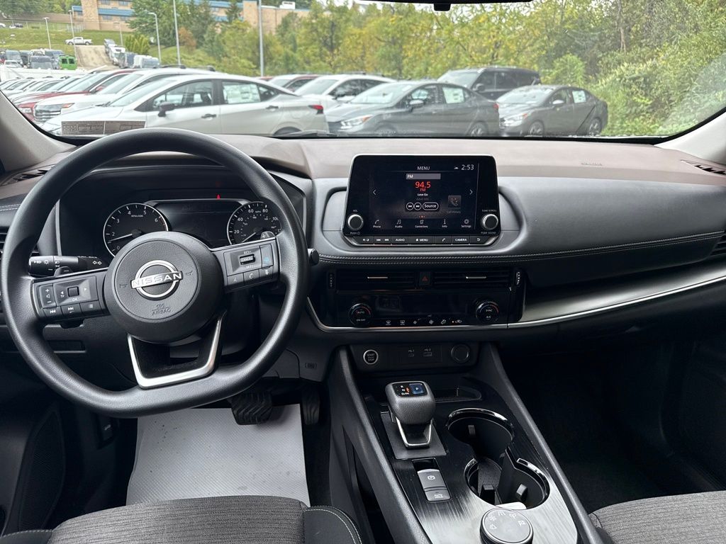 2022 Nissan Rogue SV photo 13