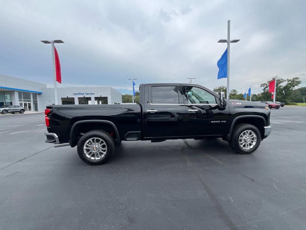 2025 Chevrolet Silverado 2500HD LTZ photo 8