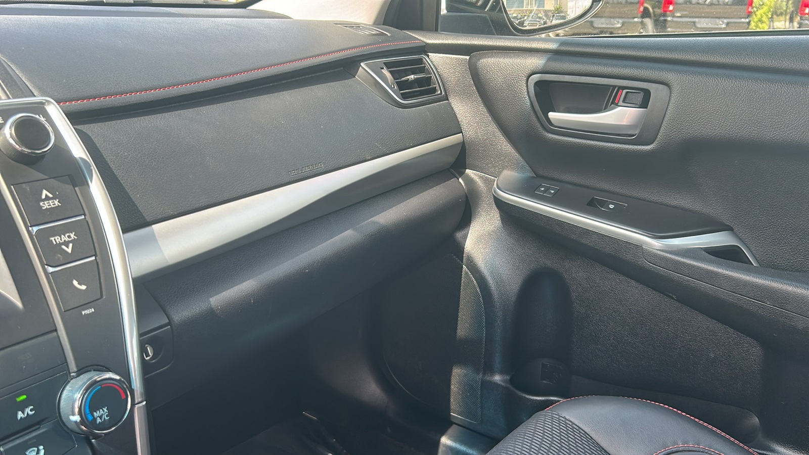 2016 Toyota Camry photo 23
