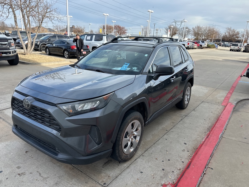 2019 Toyota RAV4 LE's photo