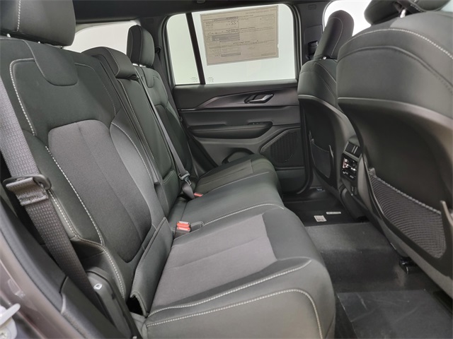 2025 Jeep Grand Cherokee Laredo X photo 14