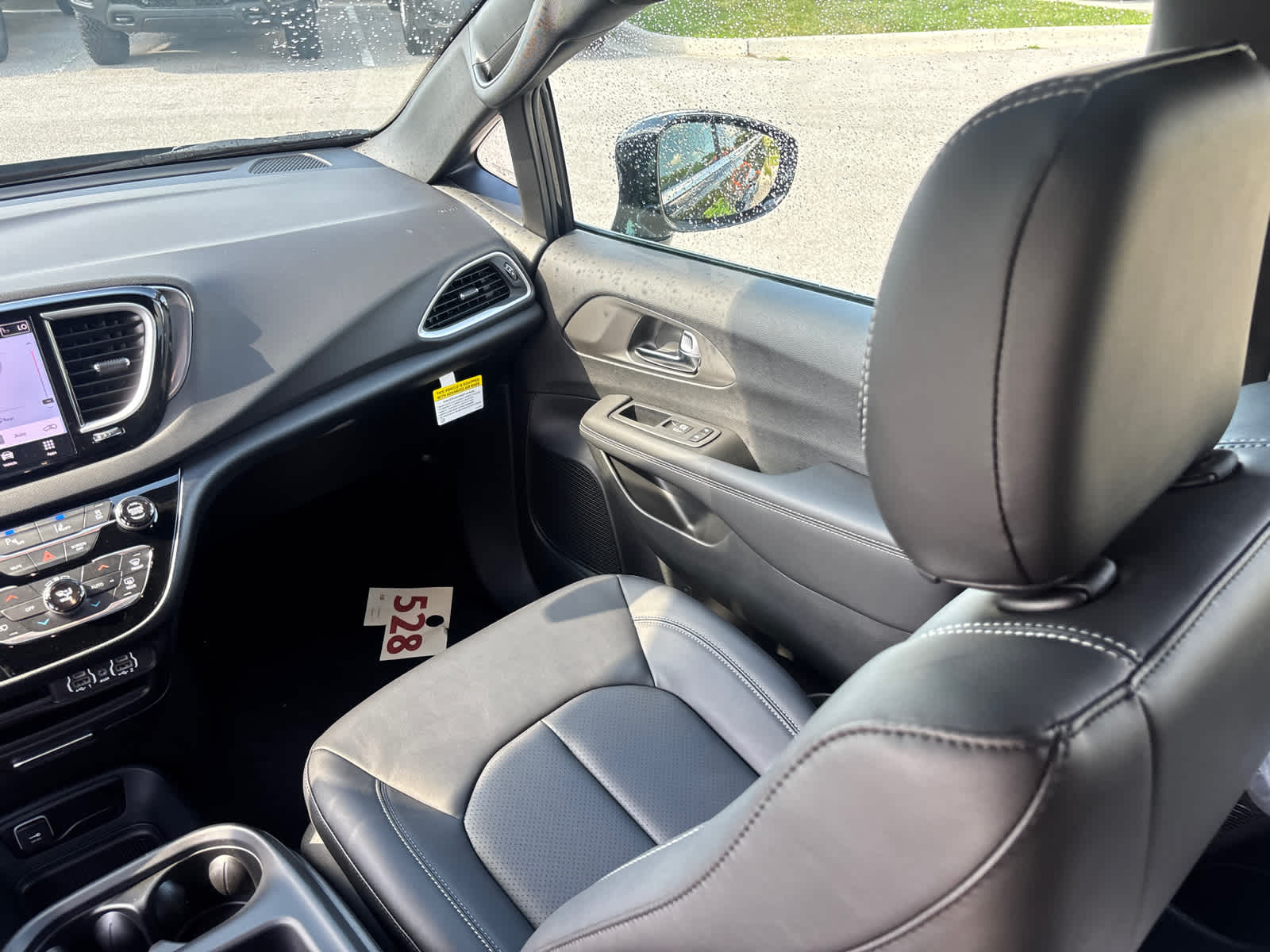 2025 Chrysler Voyager LX photo 16