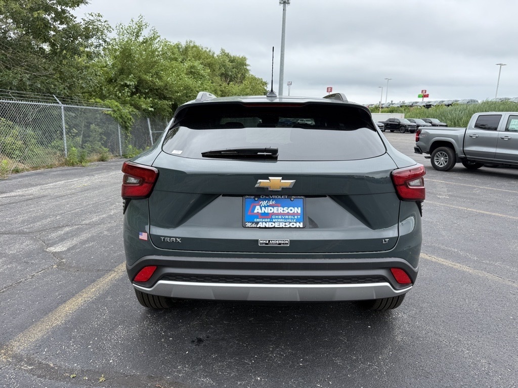 2025 Chevrolet Trax LT photo 4