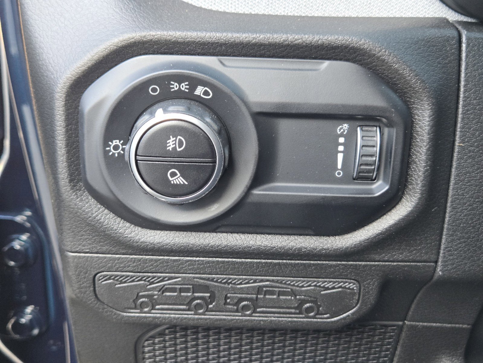 2025 Jeep Gladiator photo 17