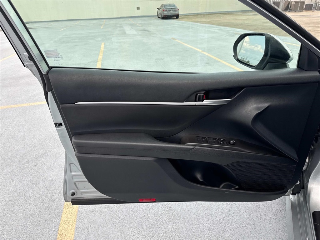 2023 Toyota Camry LE photo 18
