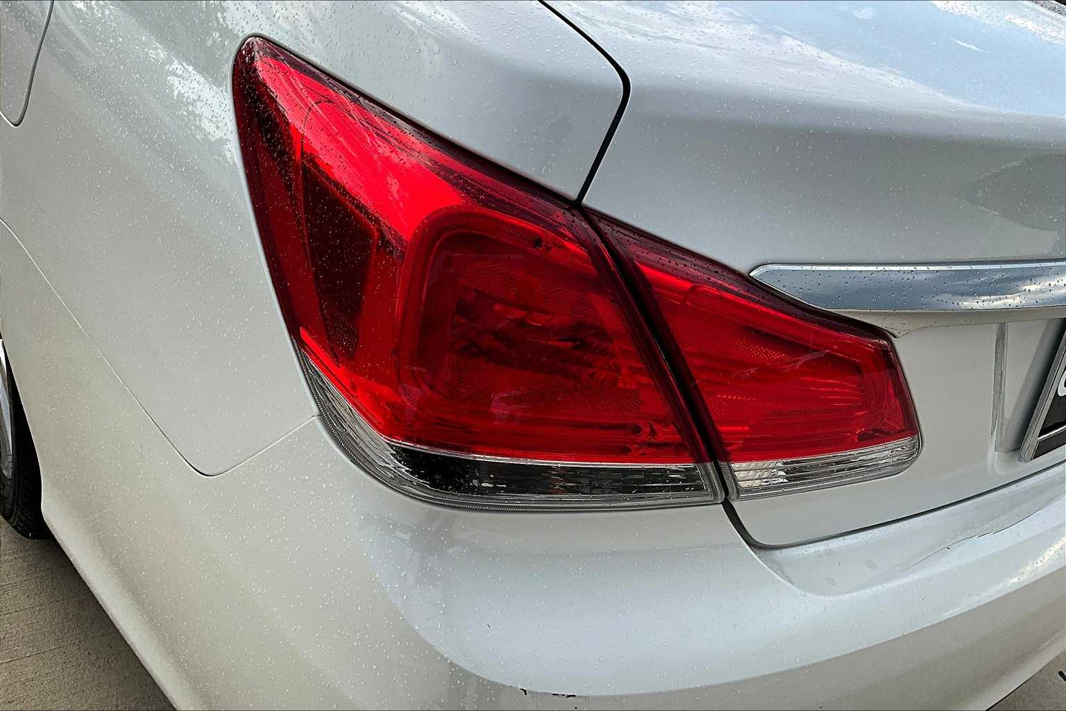 2011 Toyota Avalon Limited photo 27