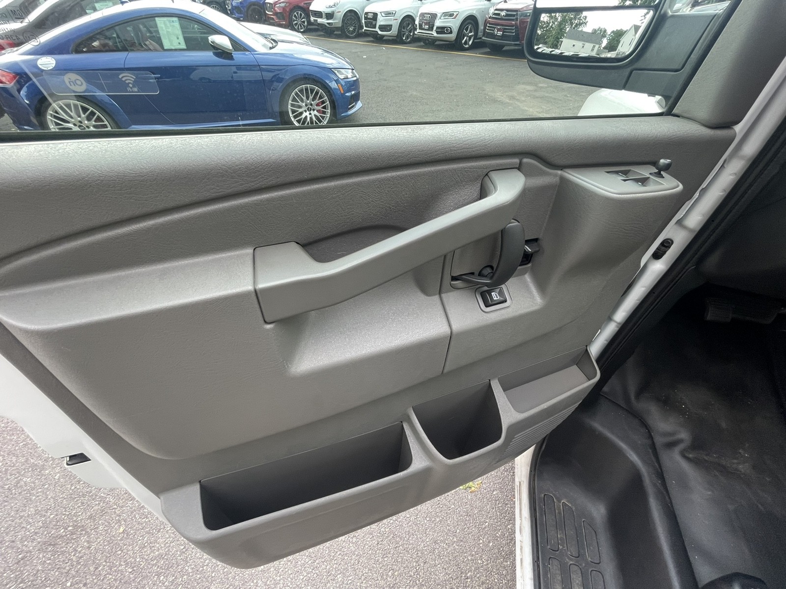2019 Chevrolet Express Cargo Van photo 18