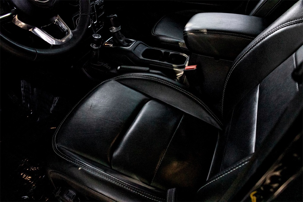 2023 Jeep Wrangler Sahara 4xe photo 13