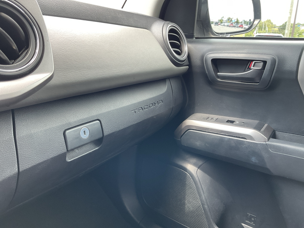 2019 Toyota Tacoma SR5 photo 22