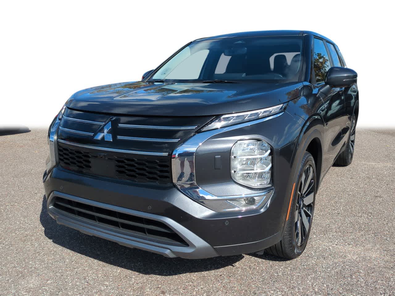 2025 Mitsubishi Outlander SE's photo