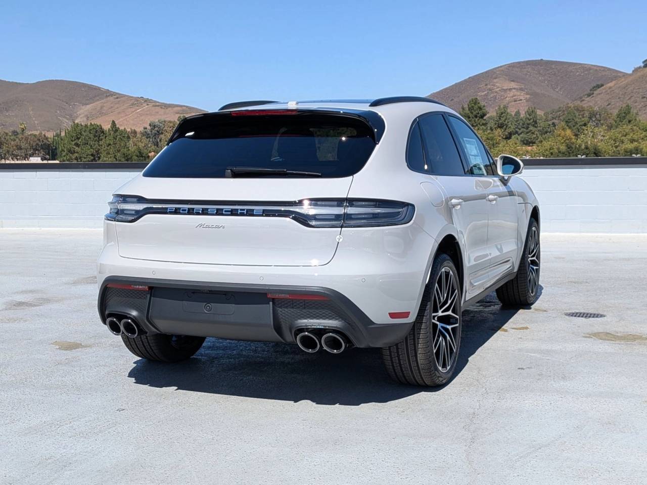 2025 Porsche Macan T photo 9