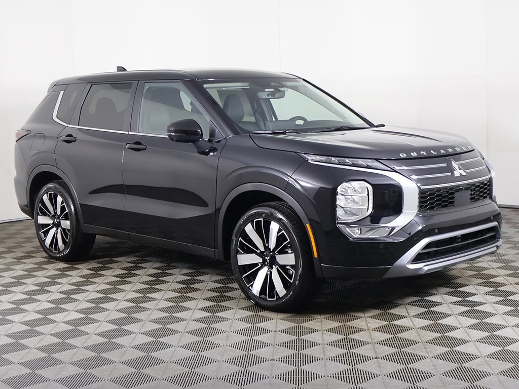 2025 Mitsubishi Outlander SE photo 2