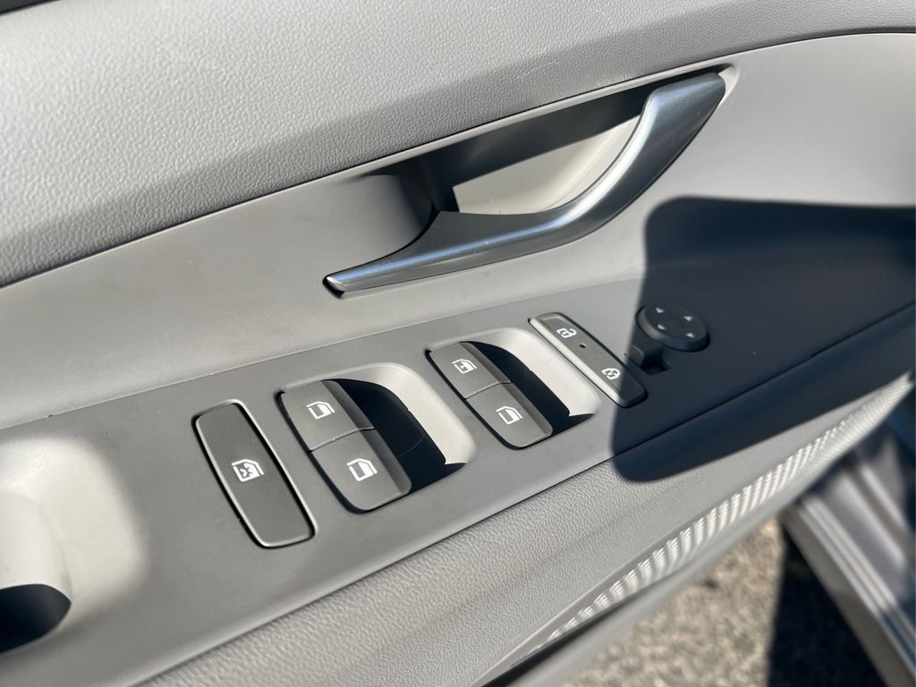 2025 Hyundai Elantra SE photo 17