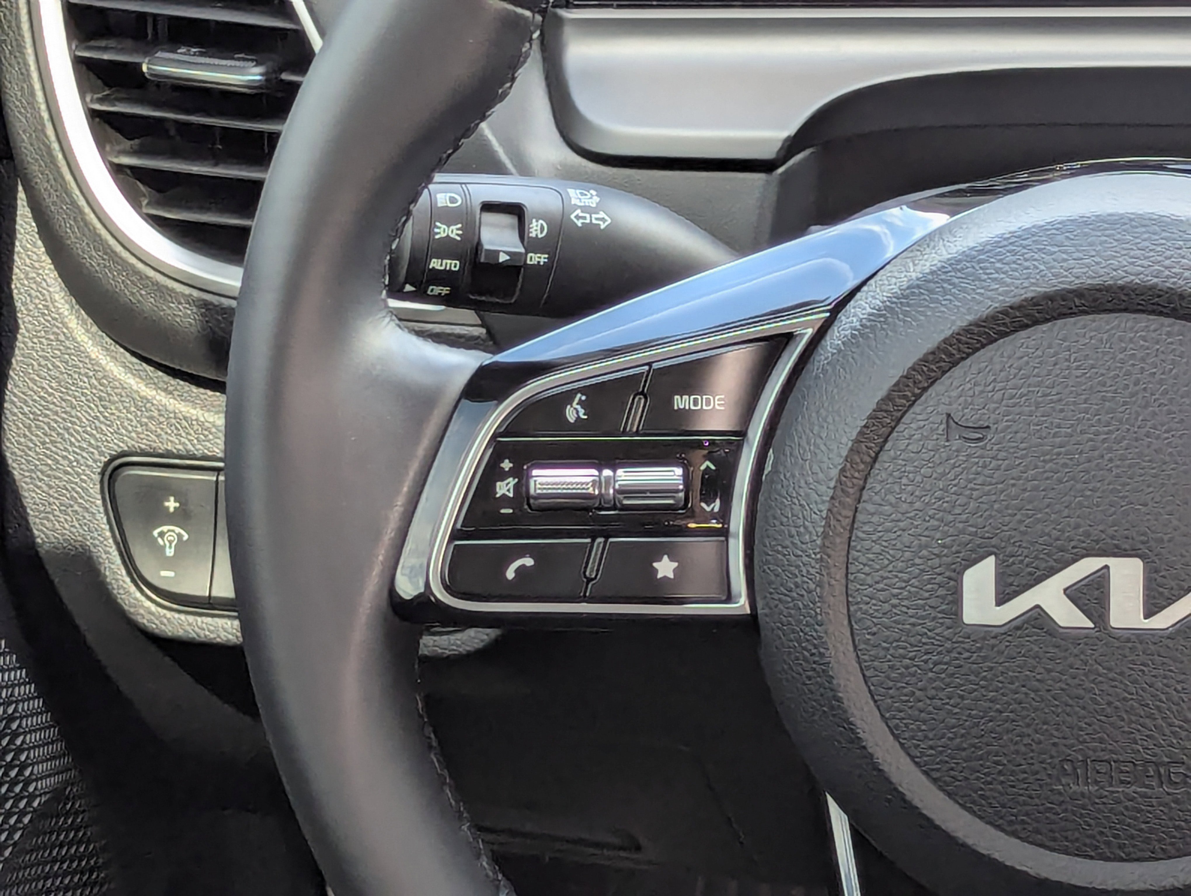 2025 Kia Seltos EX photo 3