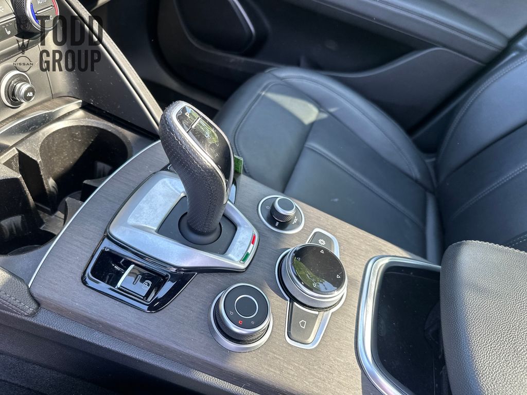 2022 Alfa Romeo Stelvio Ti photo 21