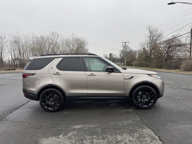 2025 Land Rover Discovery S photo 4