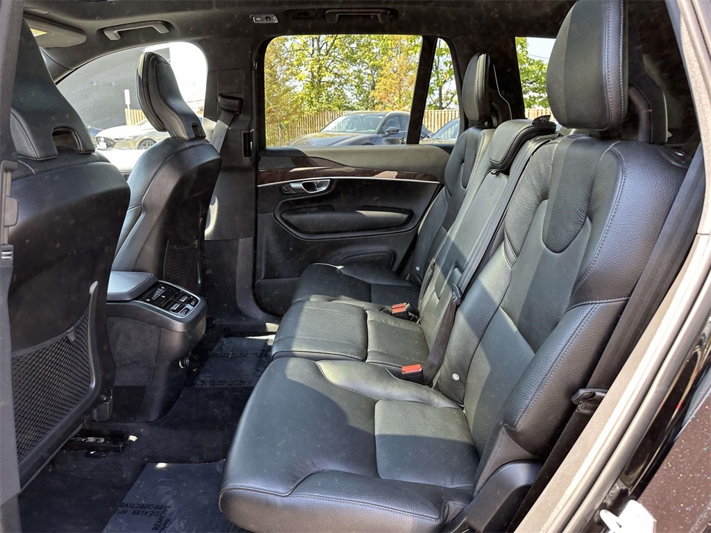 2019 Volvo XC90 T6 Momentum photo 12