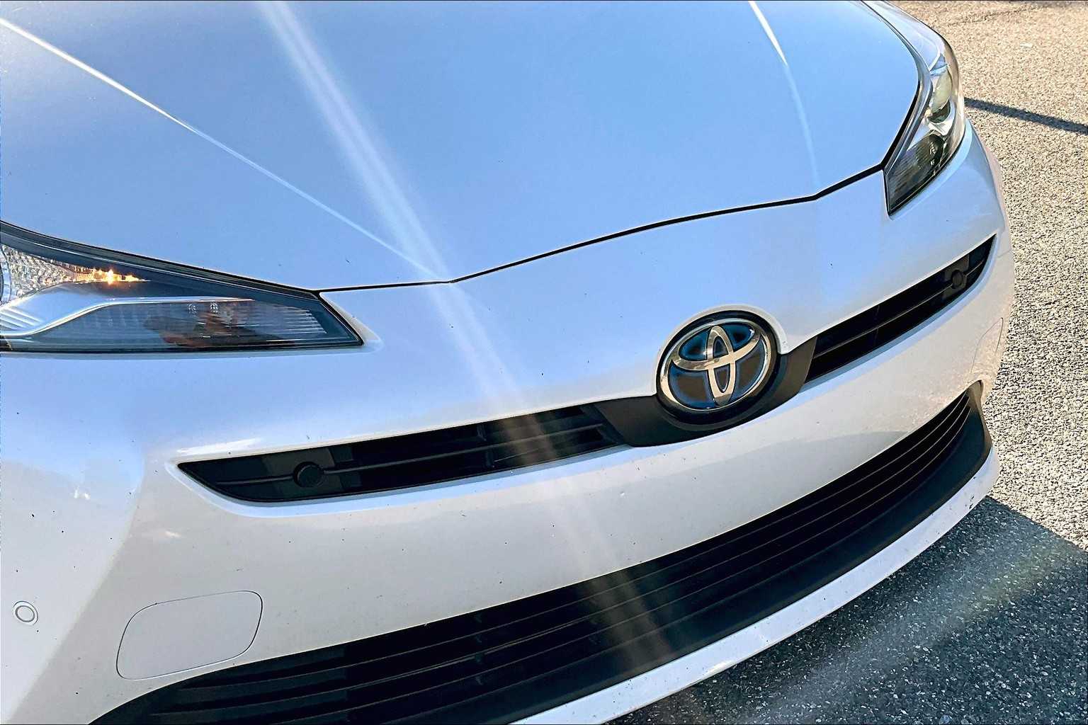 2022 Toyota Prius LE photo 26