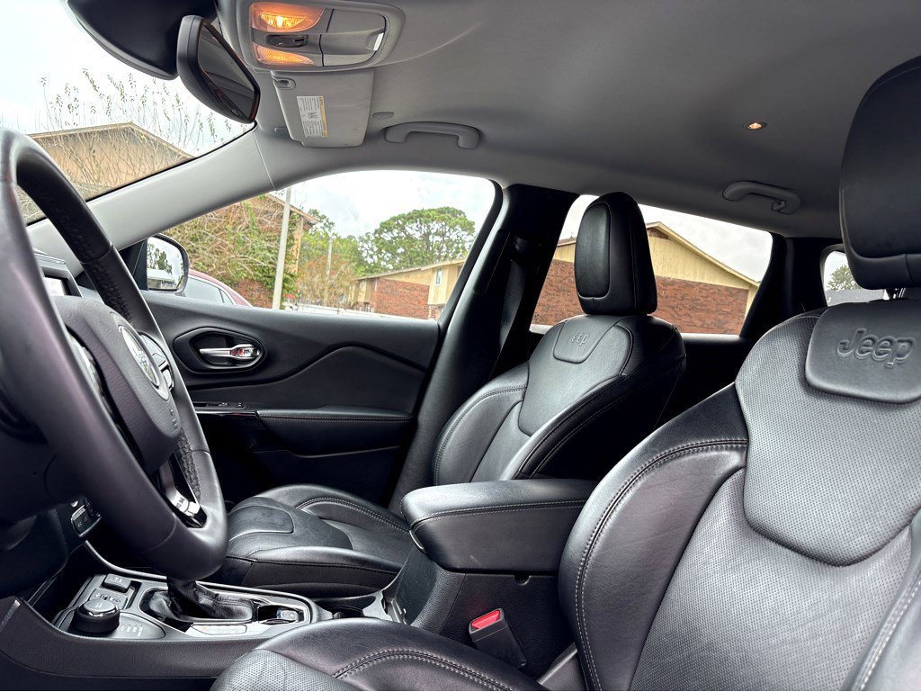 2023 Jeep Cherokee Altitude Lux photo 13