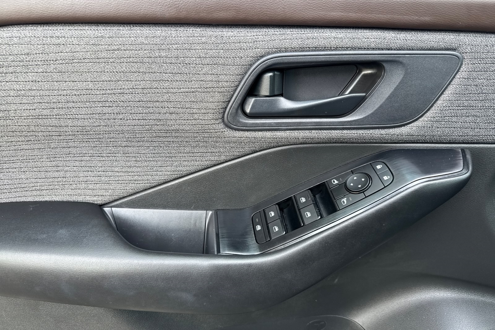 2023 Nissan Rogue S photo 11