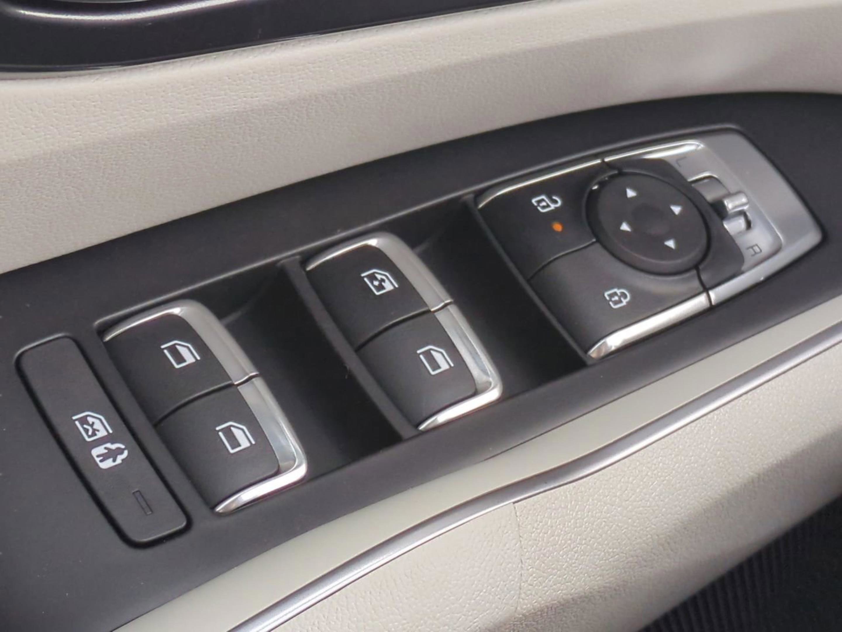 2025 Kia Sorento S photo 23