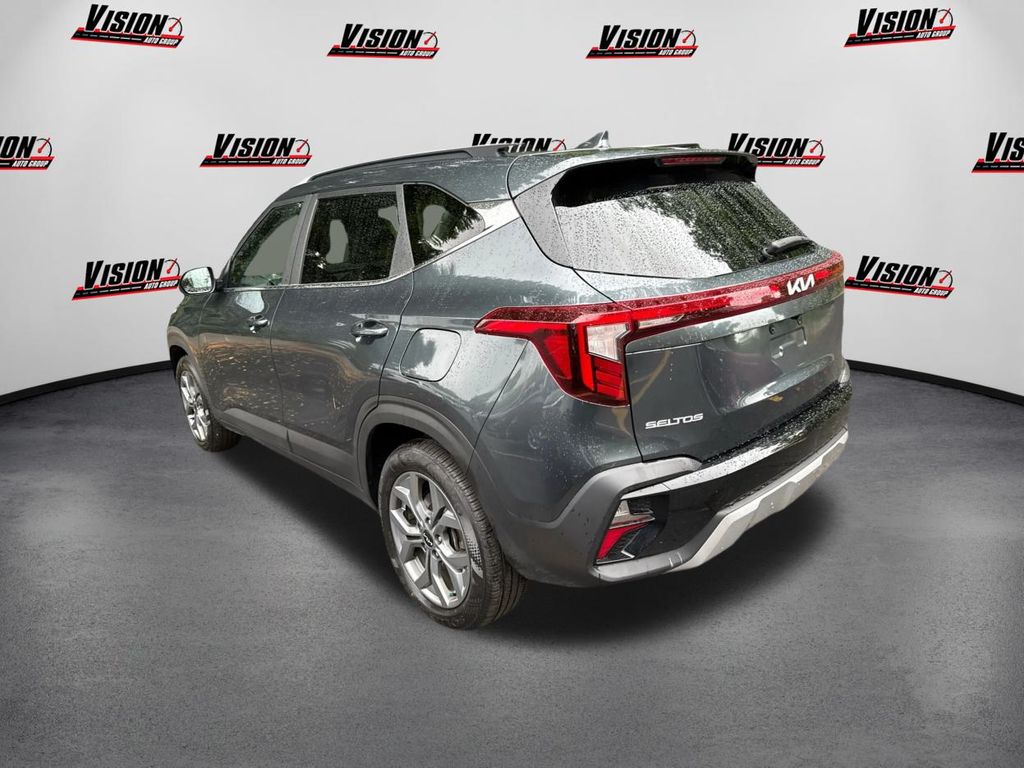 2024 Kia Seltos S photo 4