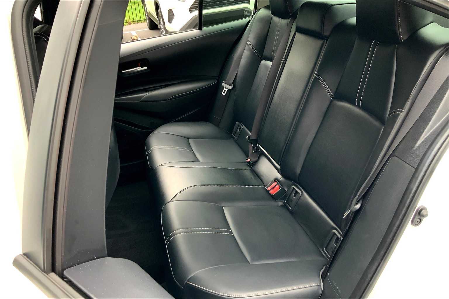 2025 Toyota Corolla Hybrid XLE photo 19
