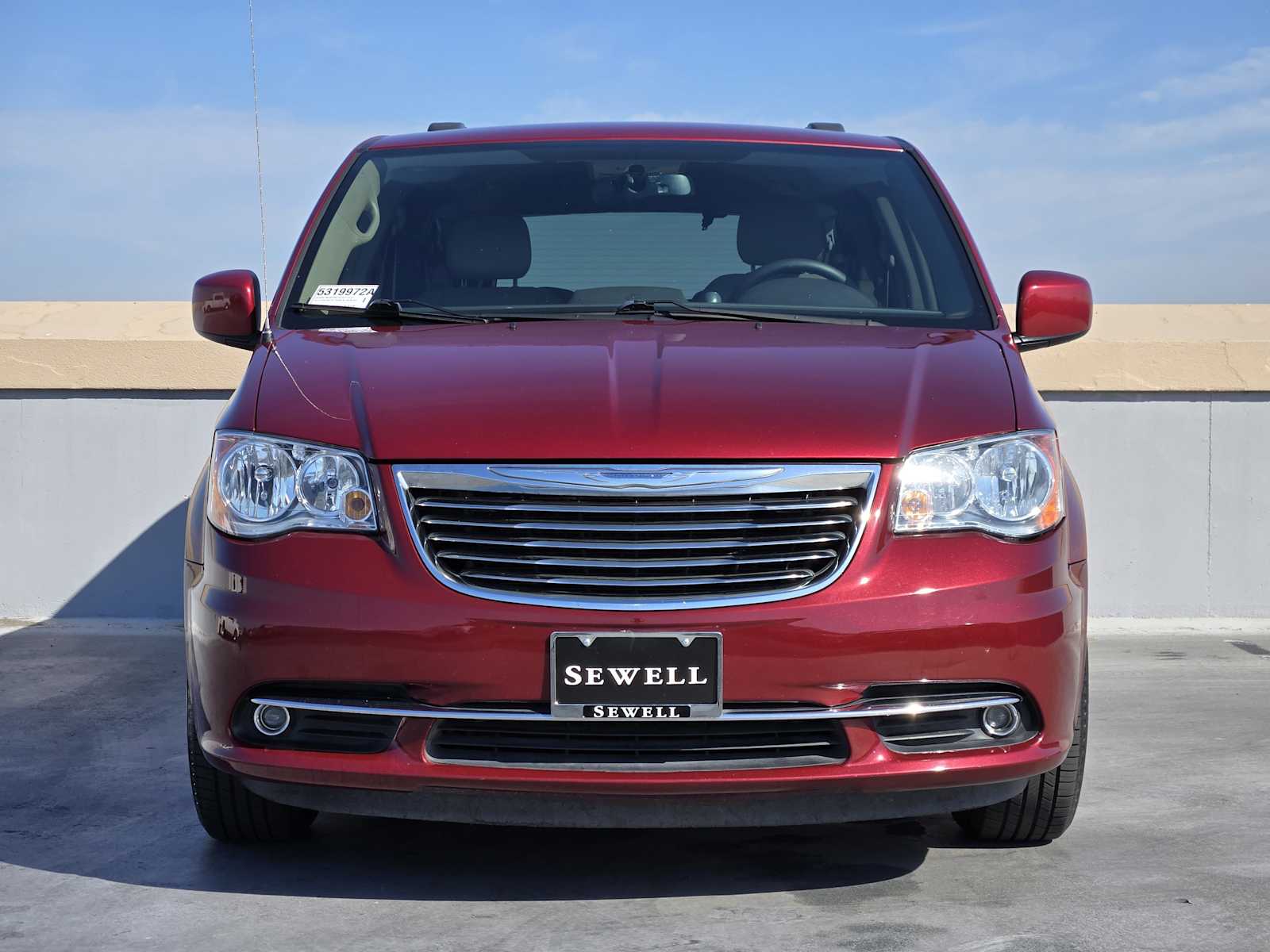 2015 Chrysler Town & Country Touring photo 2