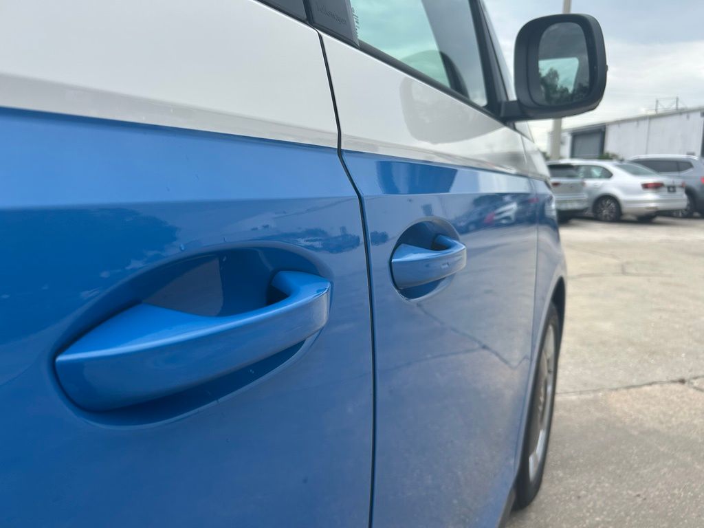 2025 Volkswagen ID. Buzz Pro Plus photo 22