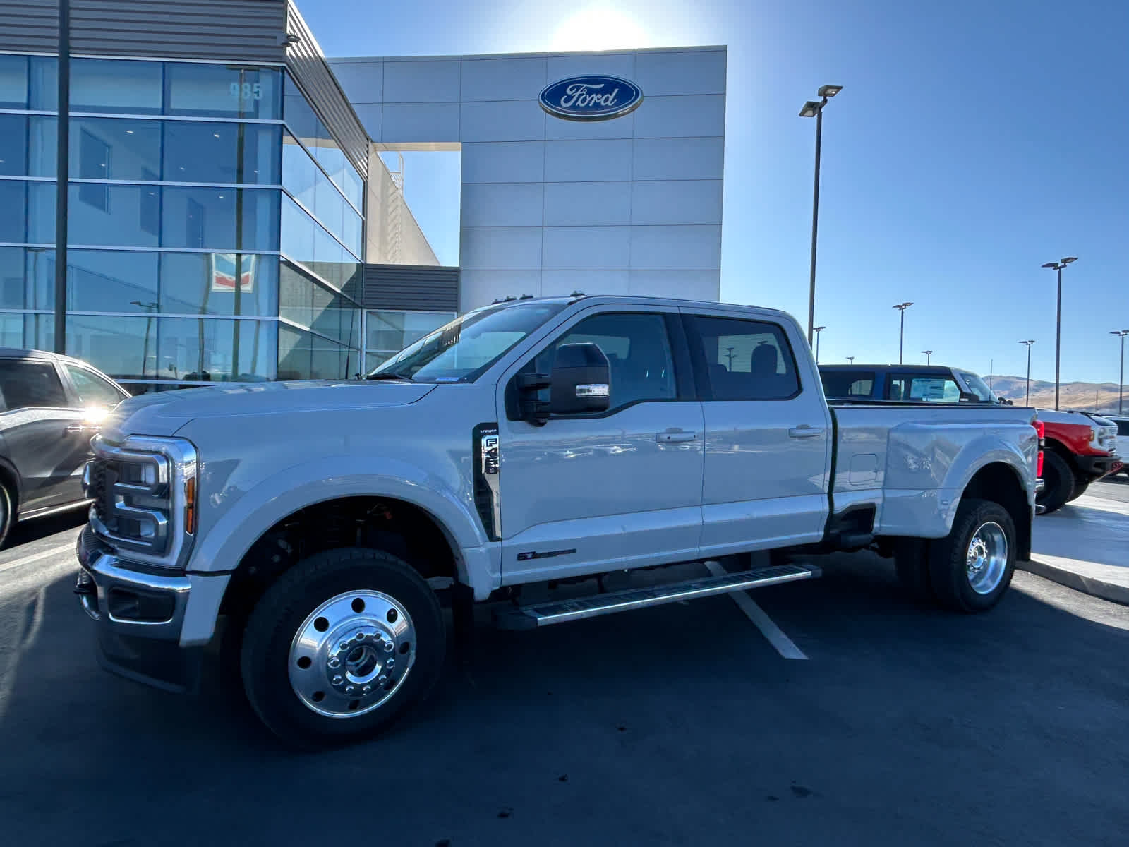 2025 Ford F-450 Super Duty Lariat's photo