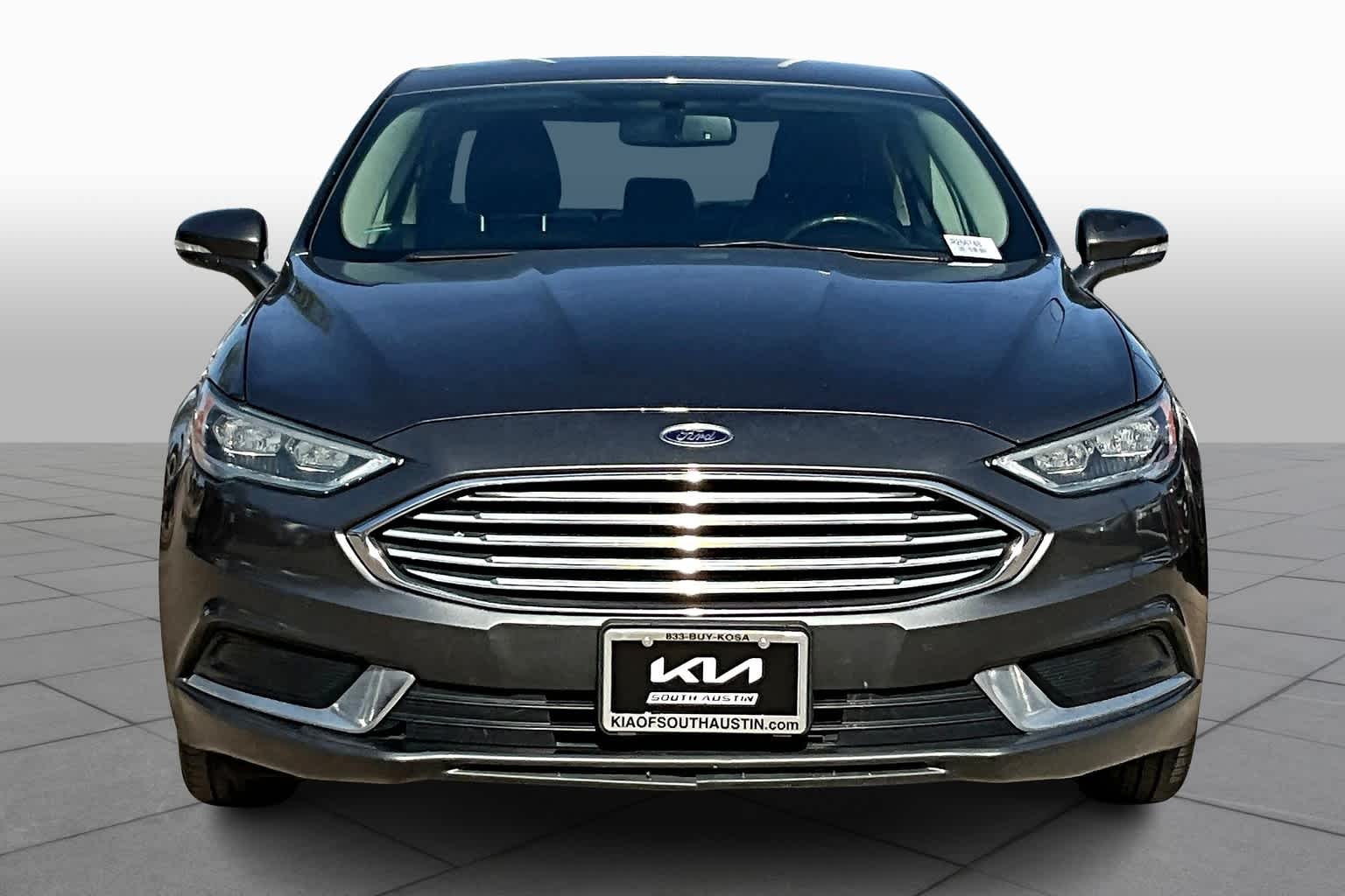 2018 Ford Fusion SE photo 3