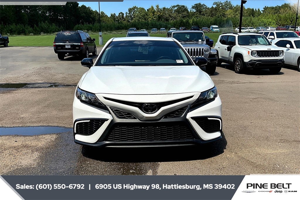 2022 Toyota Camry SE photo 5