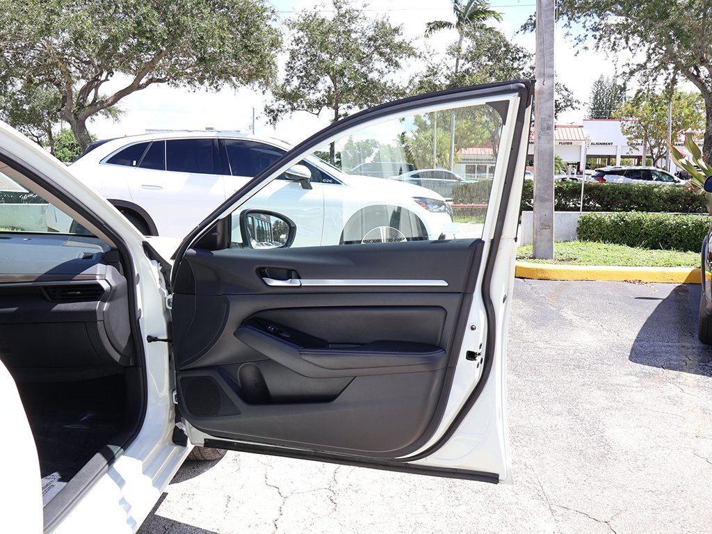2023 Nissan Altima 2.5 SV photo 21