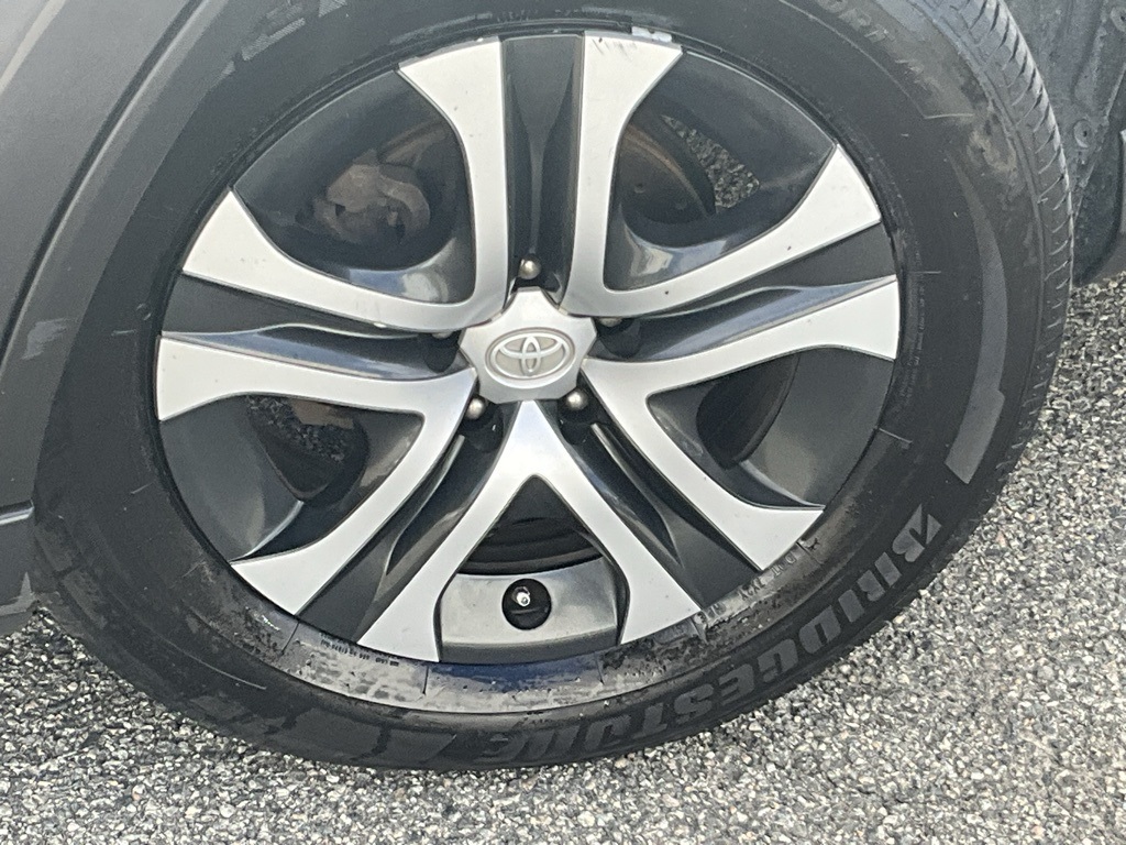 2018 Toyota RAV4 LE photo 4