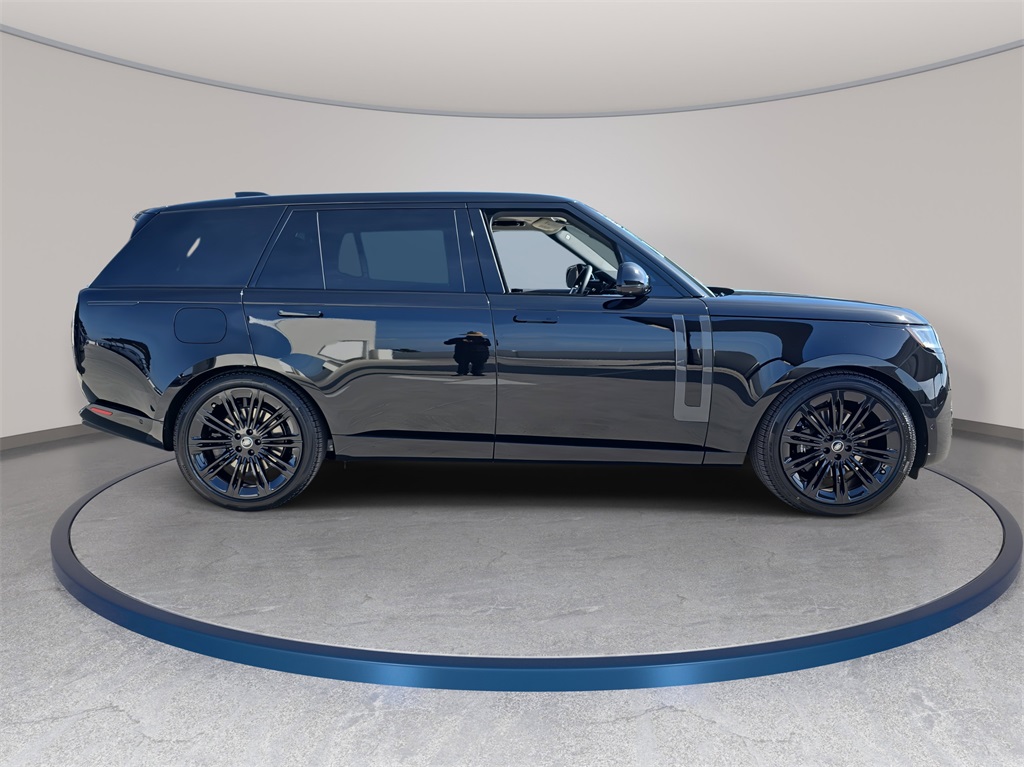 2025 Land Rover Range Rover SE photo 4