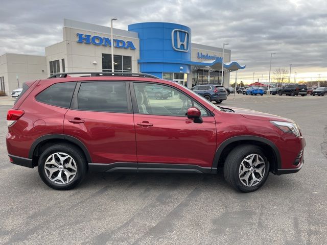 2023 Subaru Forester Premium's photo