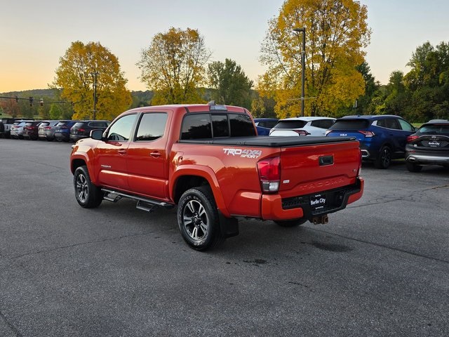 2016 Toyota Tacoma TRD Sport photo 3