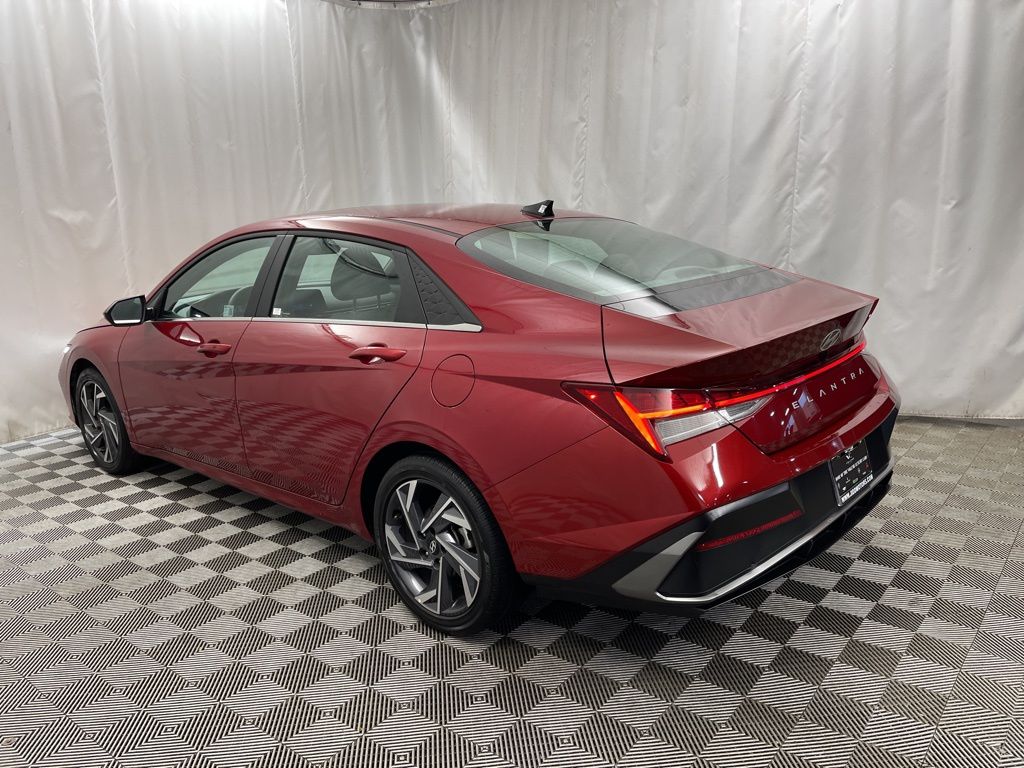 2025 Hyundai Elantra SEL Convenience photo 4