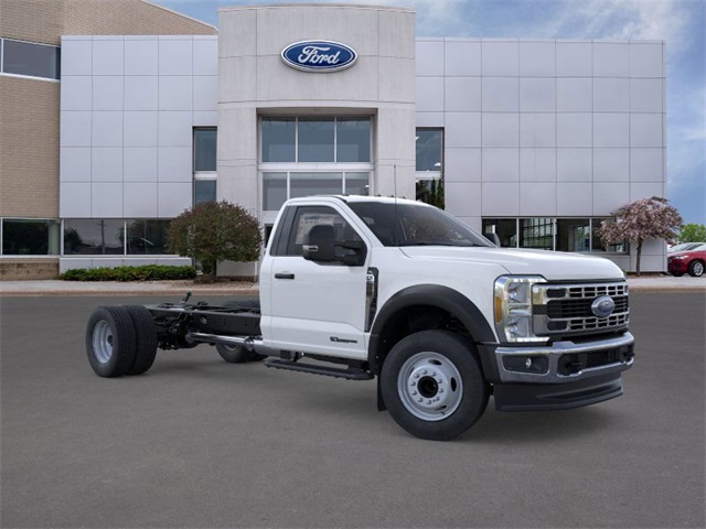 2025 Ford F-600 photo 7