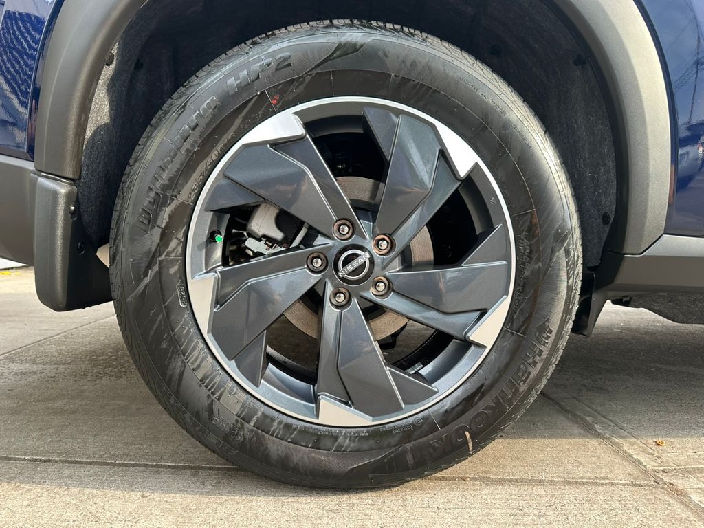 2026 Nissan Rogue SV photo 11